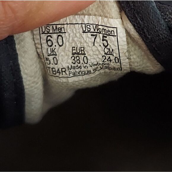 Black Low Top Vans Unisex Men 6 Women 7.5 - Picture 10 of 10